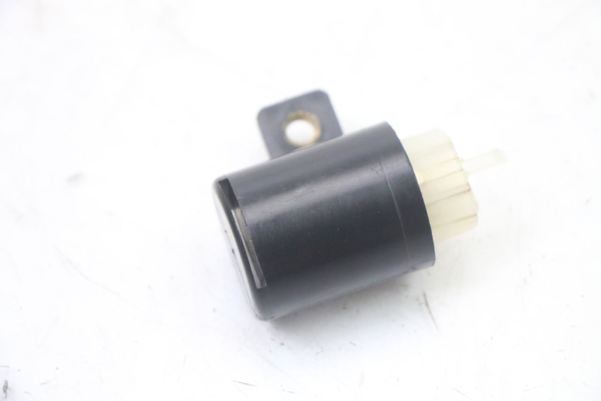 photo de TURN SIGNAL RELAY KYMCO PEOPLE S 125 (2000 - 2008) - Alternative perspective