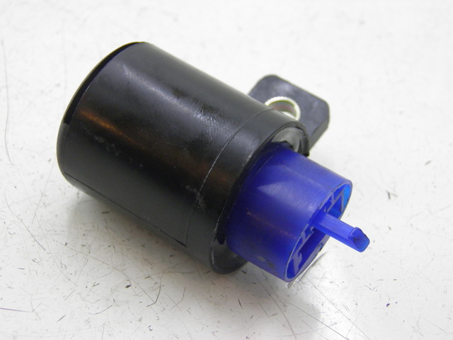 photo de TURN SIGNAL RELAY KYMCO QUANNON NAKED 125 (2010) - Alternative perspective