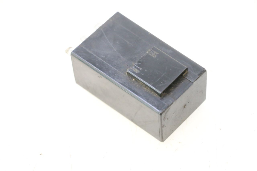 photo de TURN SIGNAL RELAY PEUGEOT LUDIX ONE 50 (2004 - 2006) - Zoom on usage condition