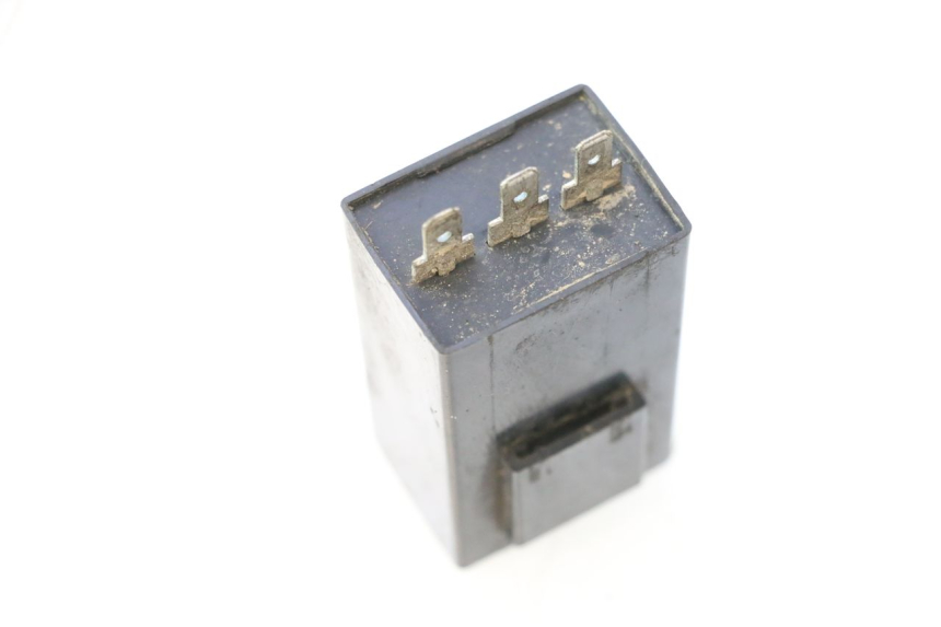 photo de TURN SIGNAL RELAY PEUGEOT LUDIX ONE 50 (2004 - 2006) - Alternative perspective