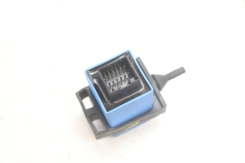 photo de TURN SIGNAL RELAY PIAGGIO MP3 HPE 530 (2022 - 2026) - Alternative perspective