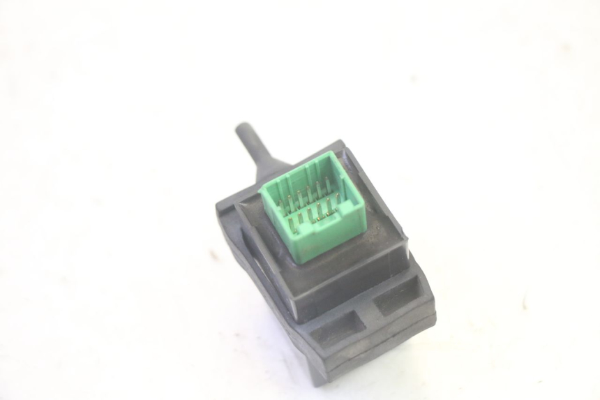 photo de TURN SIGNAL RELAY PIAGGIO MP3 RL 250 (2006 - 2010) - Zoom on usage condition