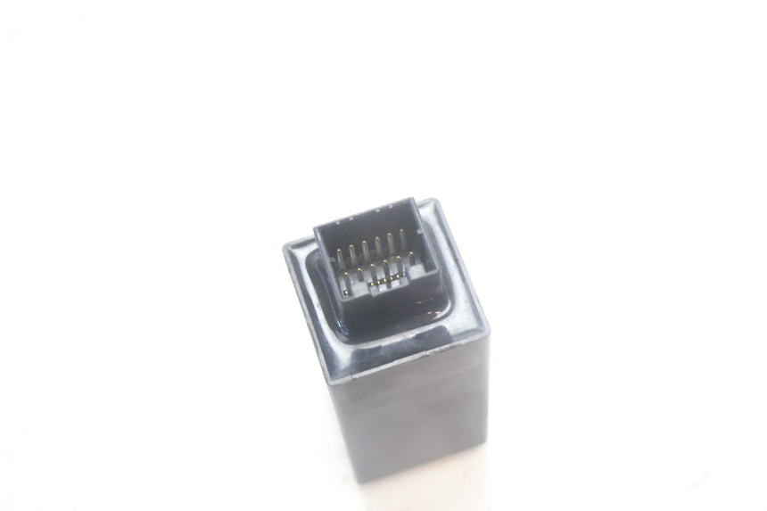 photo de TURN SIGNAL RELAY PIAGGIO MP3 500 (2016 - 2018) - Alternative perspective