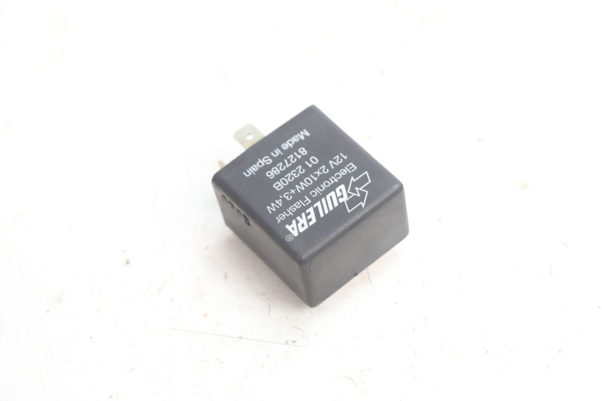 photo de TURN SIGNAL RELAY APRILIA SCARABEO GT 125 (1999 - 2007) - Component detail