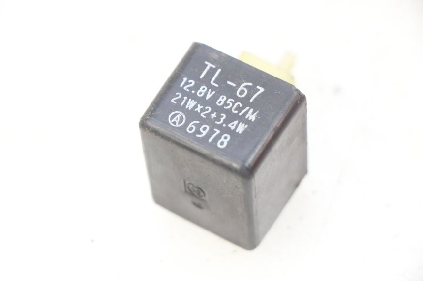photo de FLASHER RELAY SUZUKI SIXTEEN 125 (2008 - 2010) - Zoom on usage condition