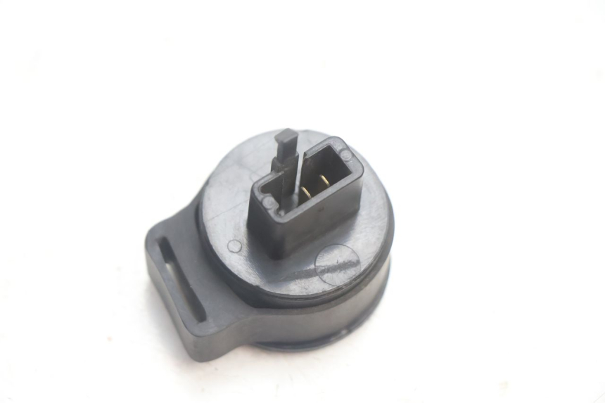 photo de TURN SIGNAL RELAY PEUGEOT SPEEDFIGHT 2 AC 50 (2000 - 2009) - Zoom on usage condition