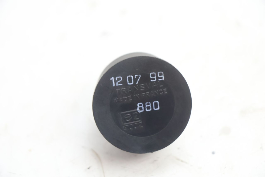 photo de TURN SIGNAL RELAY PEUGEOT SPEEDFIGHT LC 50 (1996 - 2002) - Zoom on usage condition