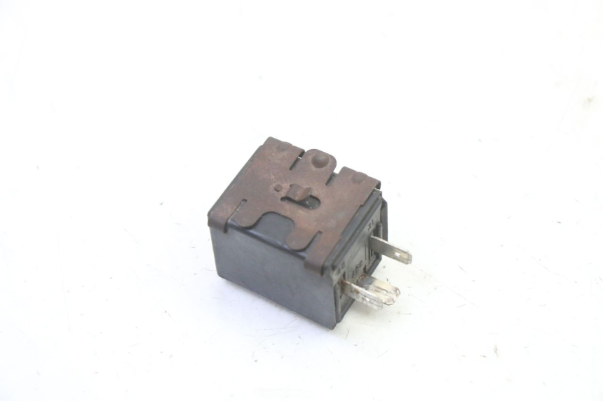 photo de TURN SIGNAL RELAY TRIUMPH SPRINT 900 (1995 - 1998) - Alternative perspective