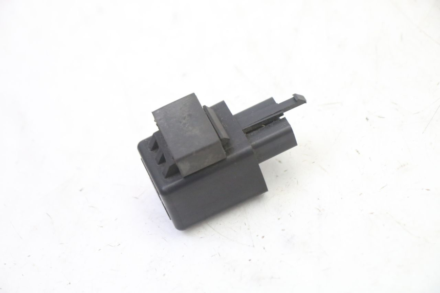 photo de TURN SIGNAL RELAY HONDA ST PAN EUROPEAN 1300 (2002 - 2013) - Alternative perspective
