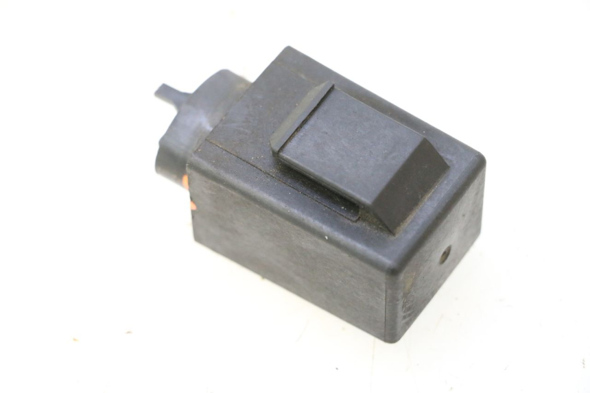 photo de TURN SIGNAL RELAY HONDA ST PAN EUROPEAN 1100 (1990 - 2002) - Zoom on usage condition