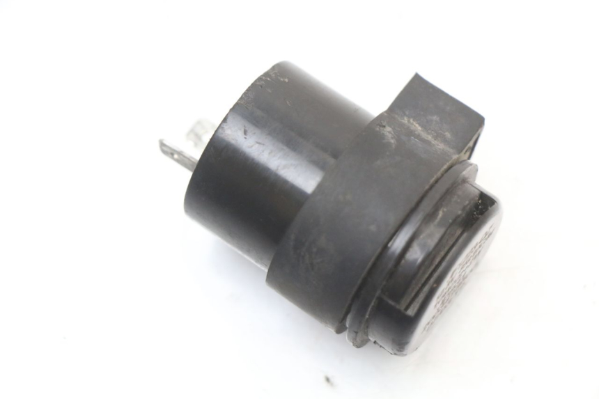 photo de TURN SIGNAL RELAY PEUGEOT STREETZONE I 2T 50 (2018 - 2020) - Zoom on usage condition