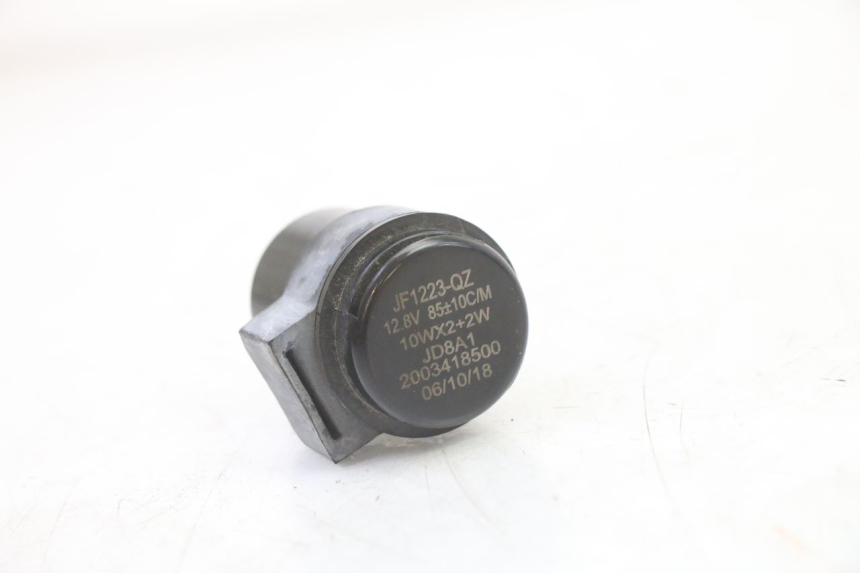 photo de TURN SIGNAL RELAY PEUGEOT STREETZONE I 2T 50 (2018 - 2020) - Zoom on usage condition