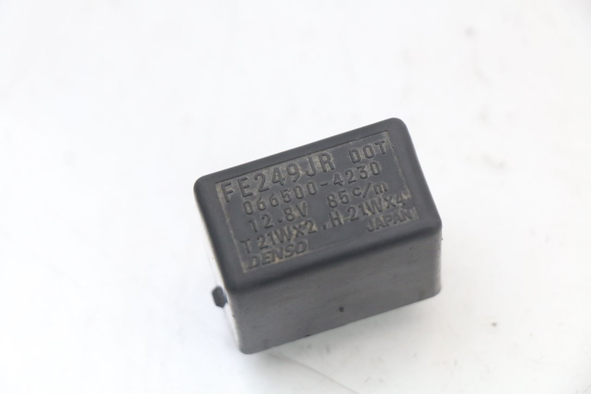 photo de TURN SIGNAL RELAY SUZUKI GSR 750 (2011 - 2017) - Component detail