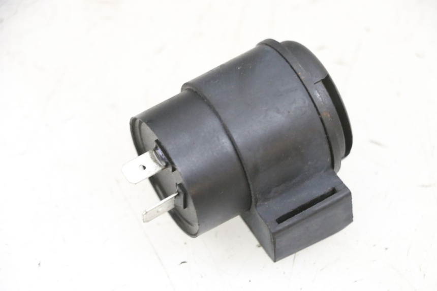 photo de TURN SIGNAL RELAY PEUGEOT TWEET PRO EFI 4T 50 (2021 - 2022) - Zoom on usage condition