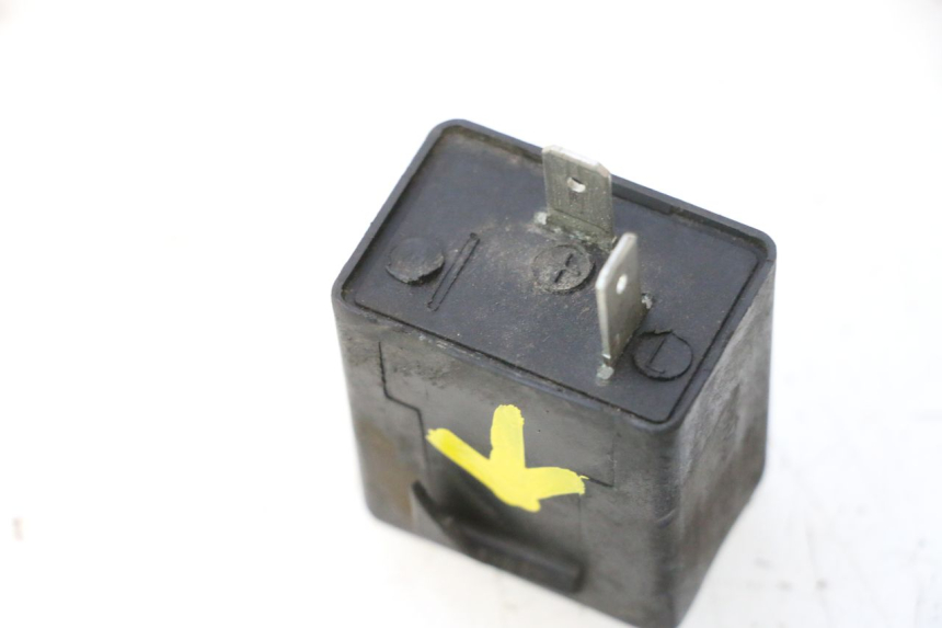 photo de FLASHER RELAY PIAGGIO VESPA PRIMAVERA 2T 50 (2013 - 2018) - Alternative perspective