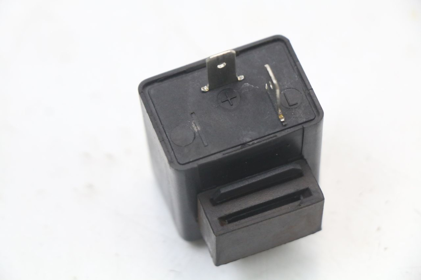 photo de TURN SIGNAL RELAY PIAGGIO VESPA PRIMAVERA 4T 50 (2021 - 2024) - Component detail