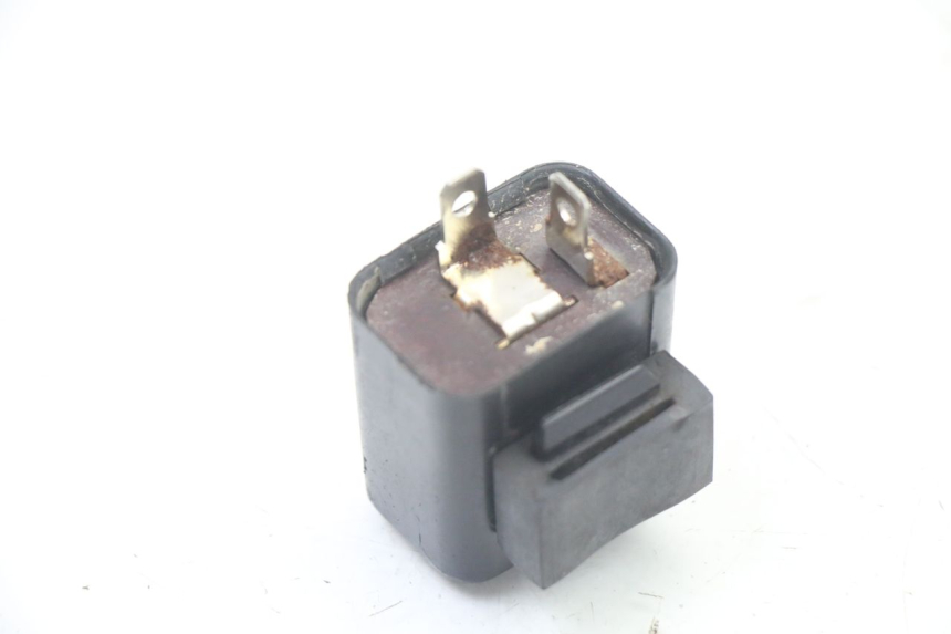 photo de TURN SIGNAL RELAY YAMAHA TZR 50 (2008 - 2016) - Zoom on usage condition
