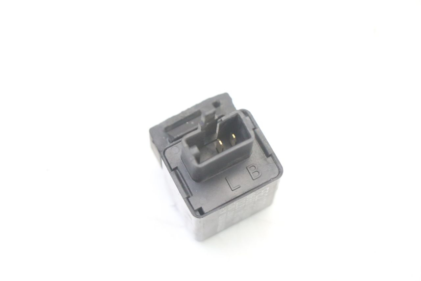 photo de TURN SIGNAL RELAY YAMAHA XJ6 600 (2008 - 2016) - Alternative perspective