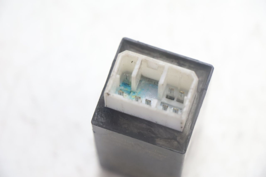 photo de FLASHER RELAY YAMAHA YP MAJESTY 125 (2007 - 2010) - Technical close-up