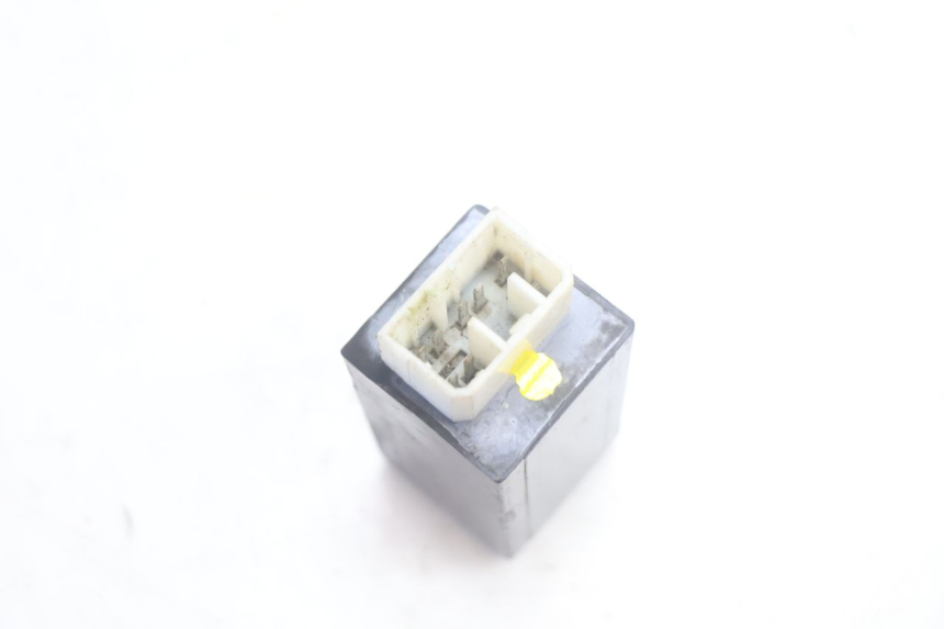 photo de FLASHER RELAY YAMAHA YP MAJESTY 125 (2002 - 2006) - Technical close-up