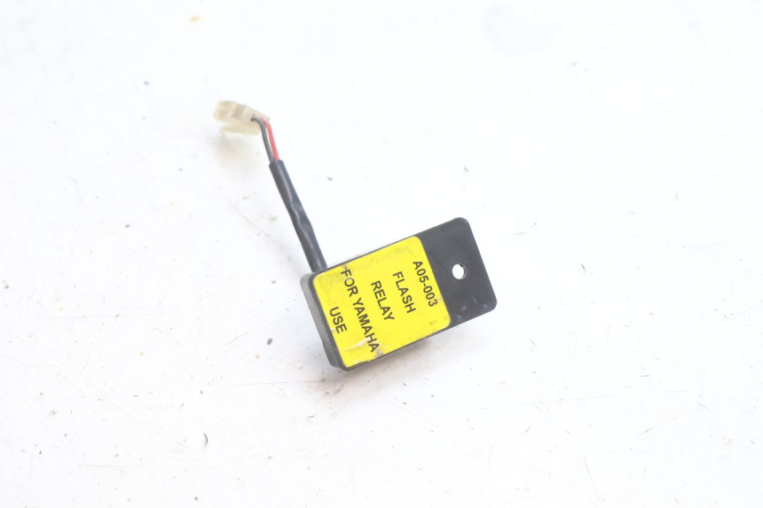 photo de TURN SIGNAL RELAY YAMAHA YZF R6 600 (2008 - 2009) - Zoom on usage condition