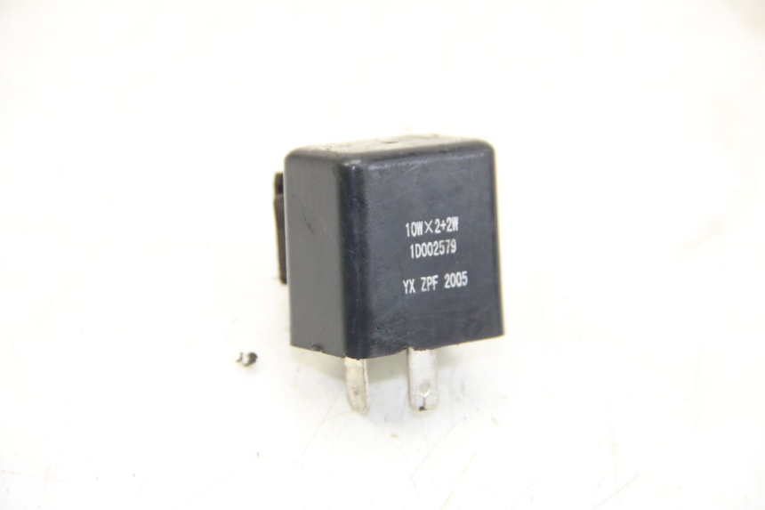 photo de FLASHER RELAY PIAGGIO ZIP 4T 50 (2018 - 2020) - Technical close-up