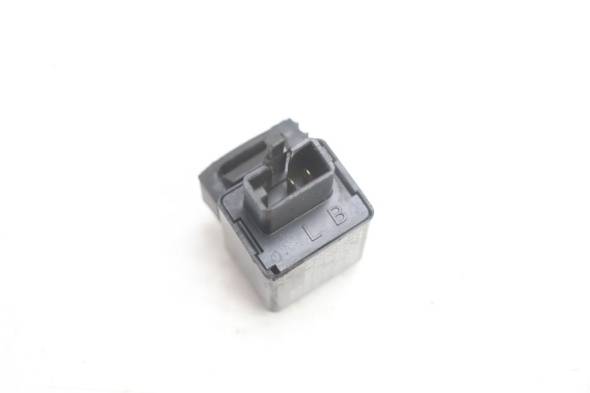 photo de TURN SIGNAL RELAY KAWASAKI ZX-6R ZX6R 600 (2000 - 2002) - Alternative perspective