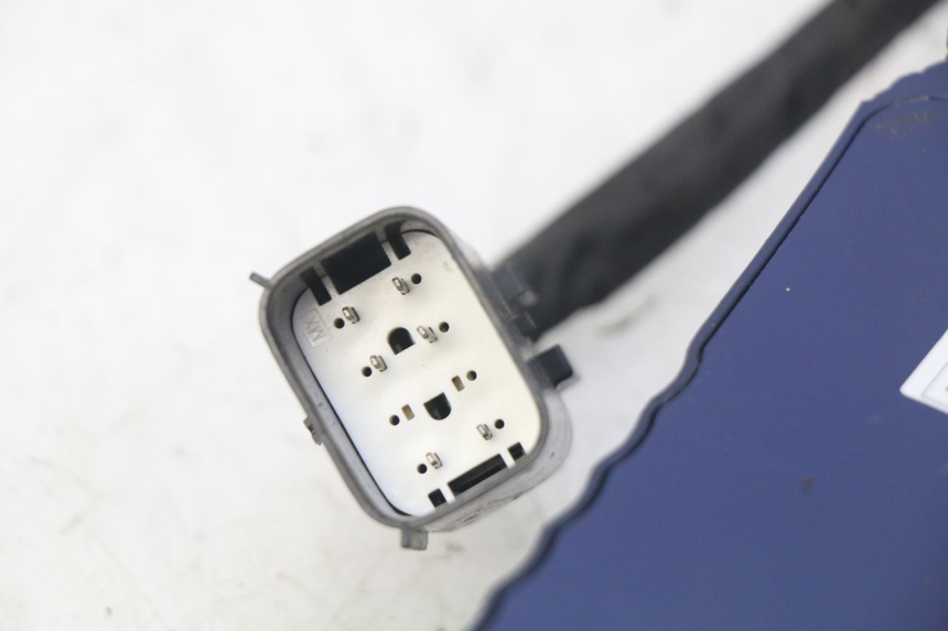 photo de BATTERY CHARGER PEUGEOT E-VIVACITY 1 (2012 - 2018) - High-resolution close-up