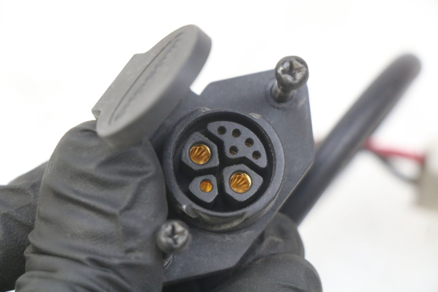 photo de BATTERY CHARGER LVNENG S5 1 (2019 - 2023) - Zoom on usage condition