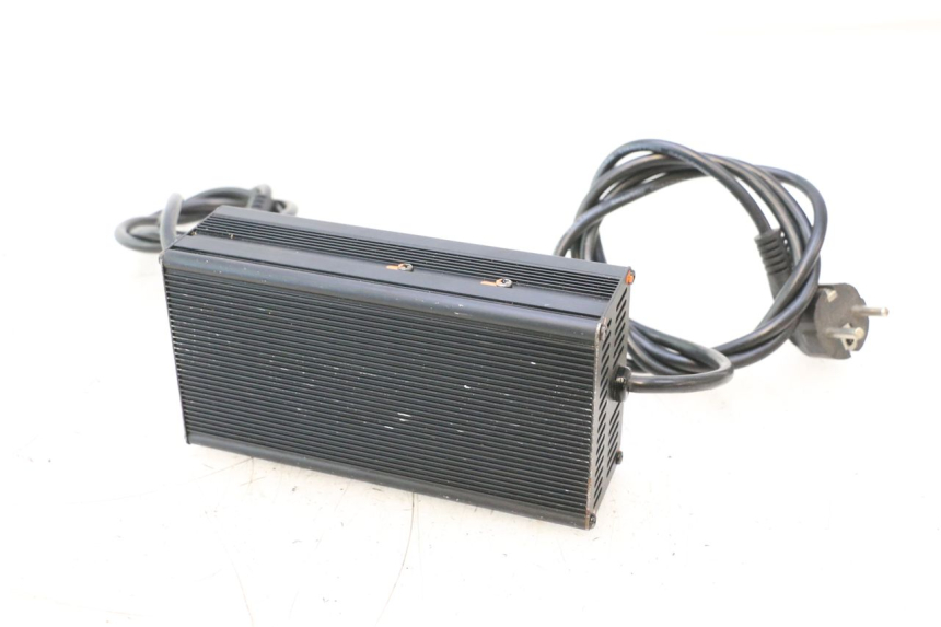 photo de BATTERY CHARGER BAIKU SAKURA 1 (2021 - 2025) - Distinctive features
