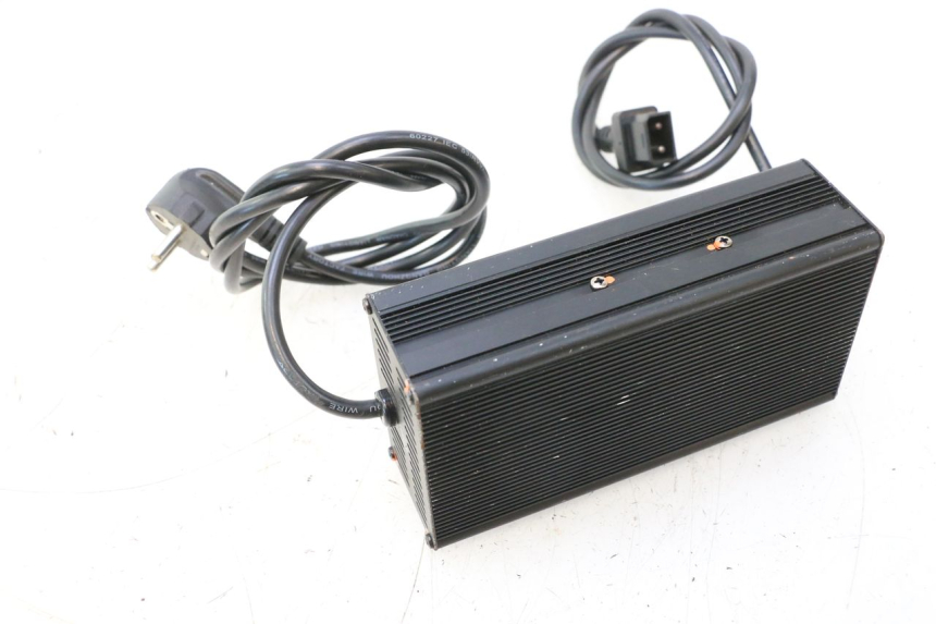 photo de BATTERY CHARGER BAIKU SAKURA 1 (2021 - 2025) - Alternative perspective