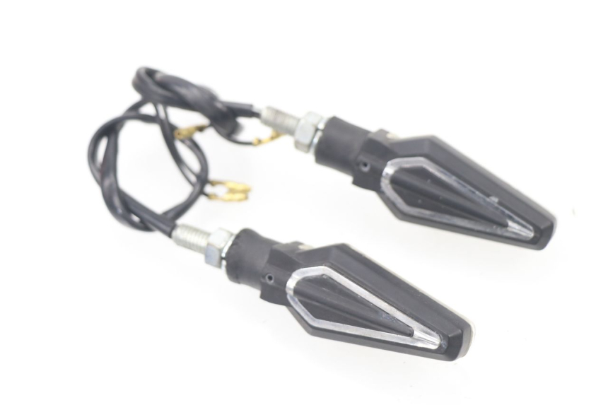 photo de REAR TURN SIGNAL HONDA CBF 500 (2004 - 2007) - Alternative perspective