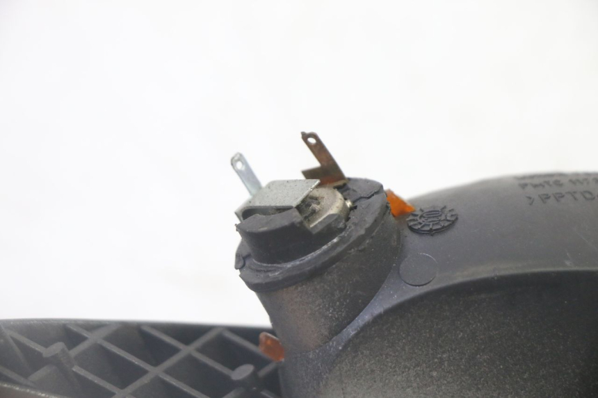 photo de REAR RIGHT TURN SIGNAL PEUGEOT ELYSTAR 50 (2002 - 2014) - Fixing points details