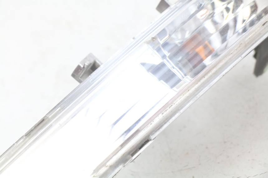 photo de REAR RIGHT TURN SIGNAL PEUGEOT GEOPOLIS 400 (2007 - 2013) - Alternative perspective