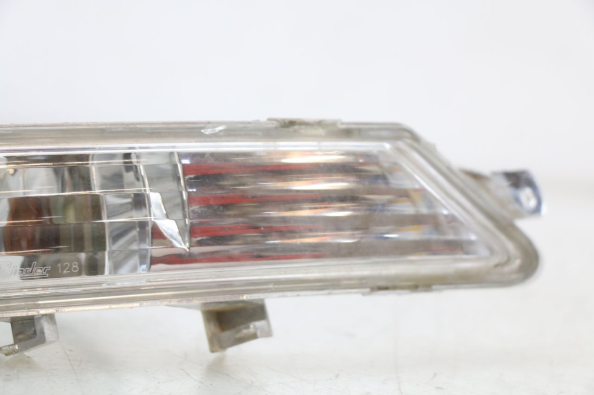 photo de REAR RIGHT TURN SIGNAL PEUGEOT GEOPOLIS RS 125 (2007 - 2009) - Alternative perspective