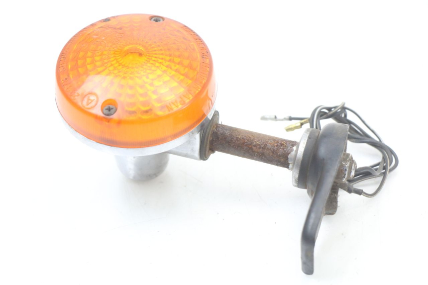 photo de REAR RIGHT TURN SIGNAL SUZUKI GN 125 (1997 - 2000) - Zoom on usage condition