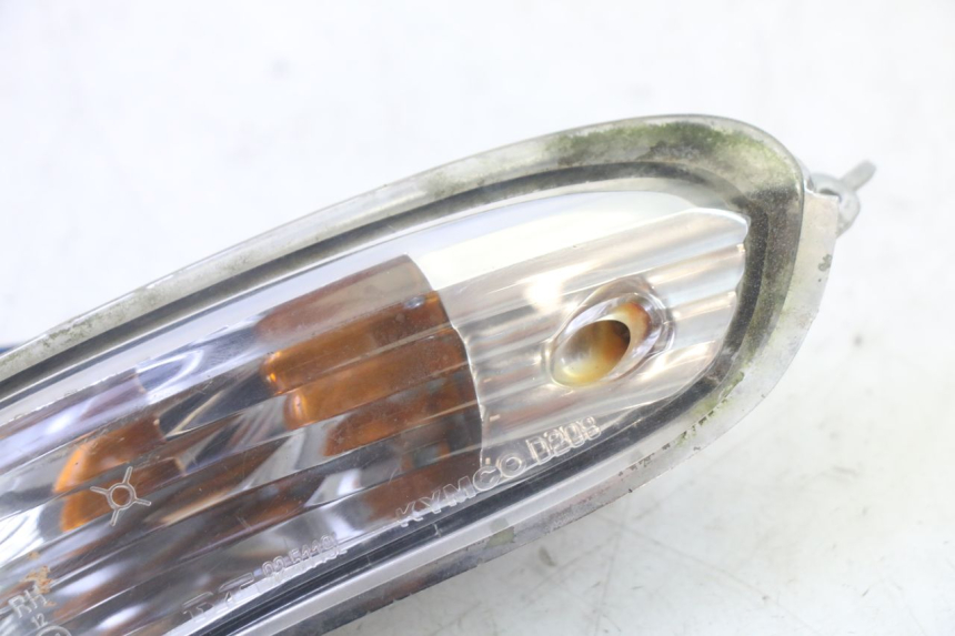 photo de REAR RIGHT TURN SIGNAL KYMCO GRAND DINK 125 (2002 - 2007) - Zoom on usage condition