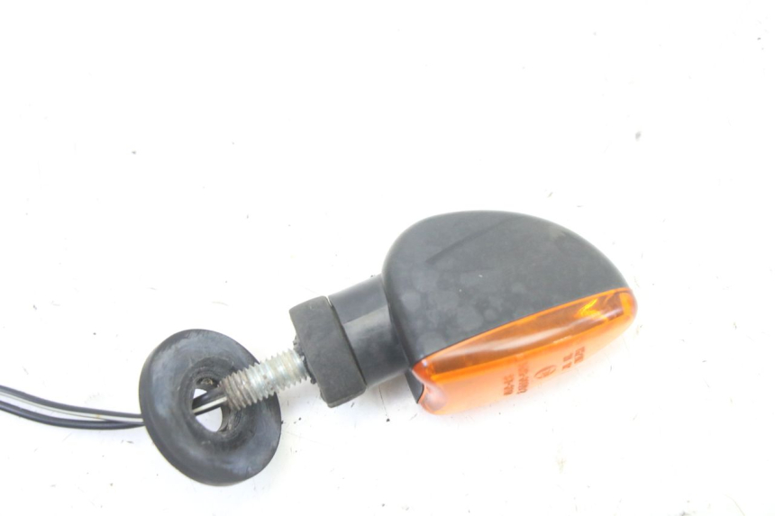 photo de REAR RIGHT TURN SIGNAL SUZUKI GS GSE 500 (2001 - 2003) - Zoom on usage condition