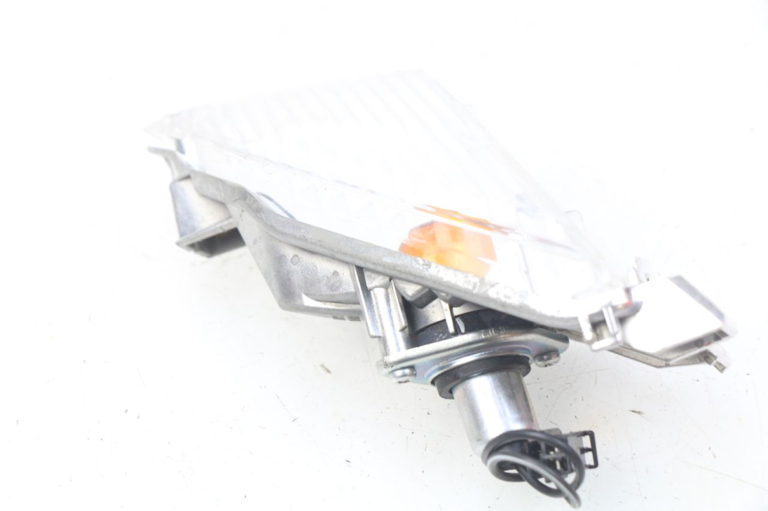 photo de REAR RIGHT TURN SIGNAL SUZUKI GSX-R GSXR 750 (2011 - 2016) - Technical close-up