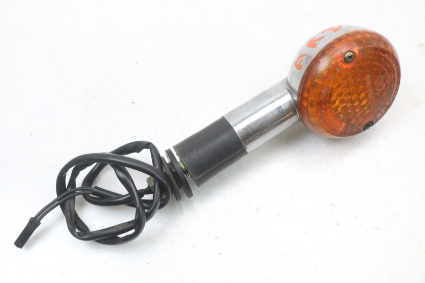 photo de REAR RIGHT TURN SIGNAL SUZUKI GZ MARAUDER 125 (1998 - 2004) - Zoom on usage condition