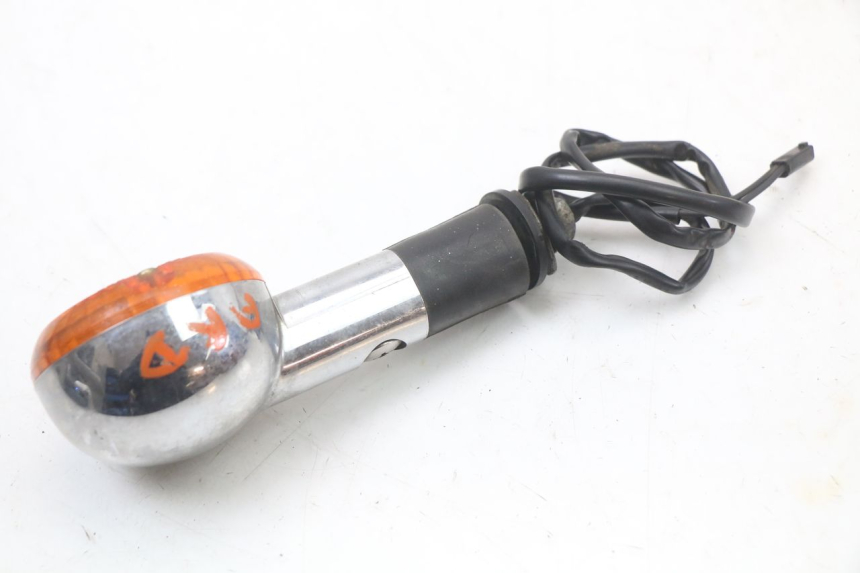photo de REAR RIGHT TURN SIGNAL SUZUKI GZ MARAUDER 125 (1998 - 2004) - Alternative perspective