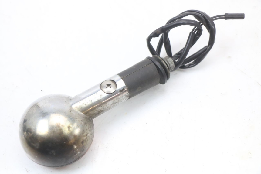 photo de REAR RIGHT TURN SIGNAL SUZUKI GZ MARAUDER 125 (1998 - 2004) - Technical close-up