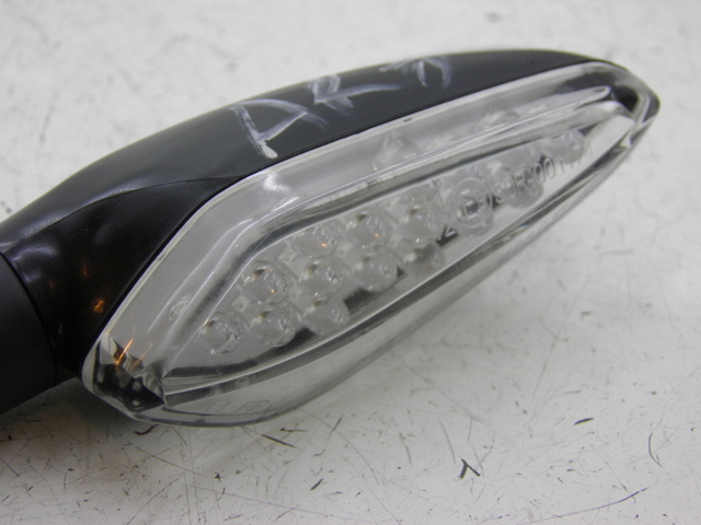 photo de REAR RIGHT TURN SIGNAL KYMCO QUANNON NAKED 125 (2010) - Alternative perspective