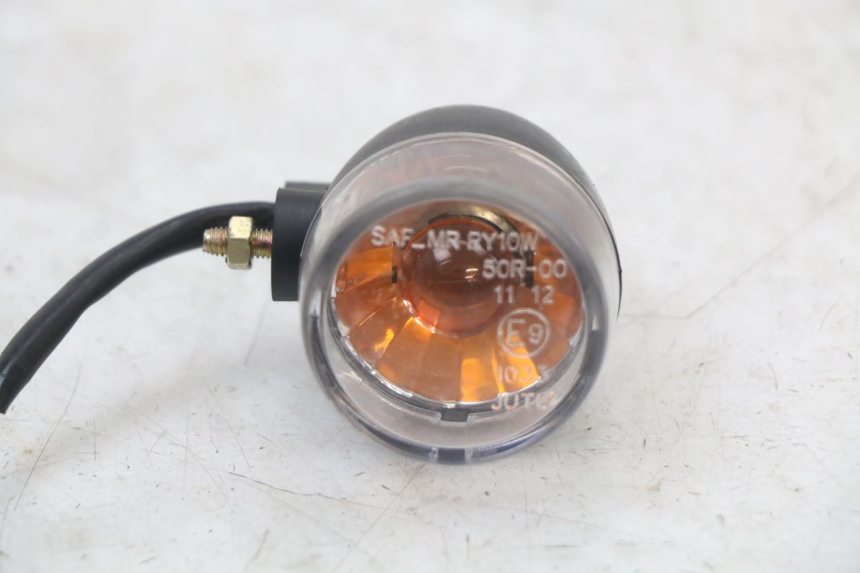 photo de REAR RIGHT TURN SIGNAL SYM MIO 50 (2011 - 2017) - Zoom on usage condition