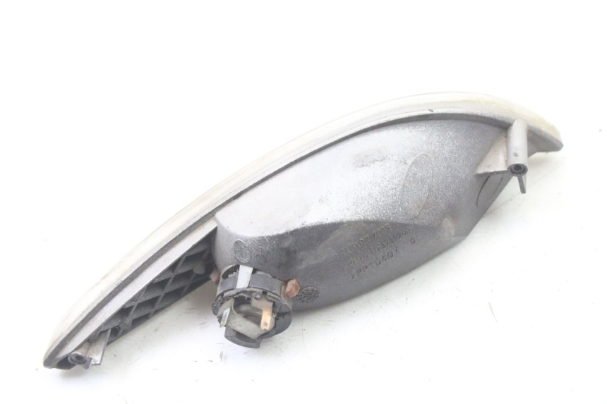 photo de REAR RIGHT TURN SIGNAL PEUGEOT ELYSTAR 50 (2002 - 2014) - Alternative perspective