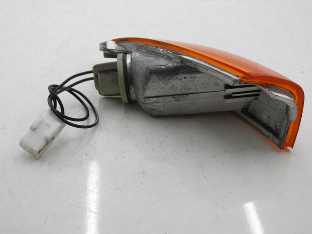 photo de REAR RIGHT TURN SIGNAL PIAGGIO FLY 100 (2006 - 2010) - Zoom on usage condition