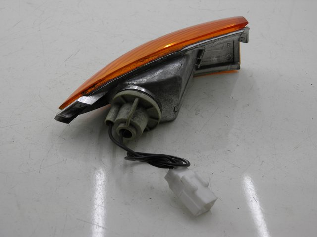photo de REAR RIGHT TURN SIGNAL PIAGGIO FLY 100 (2006 - 2010) - Alternative perspective