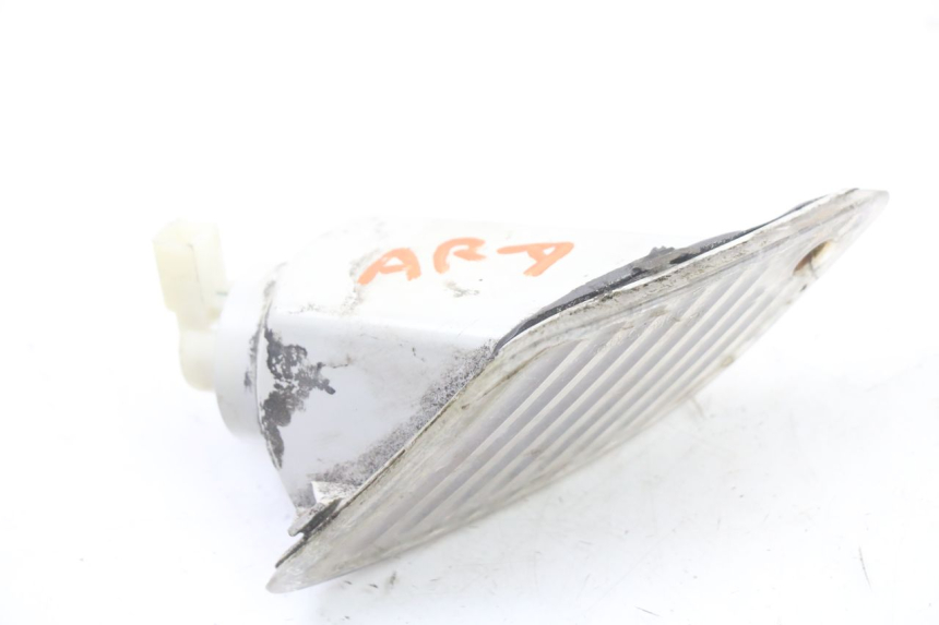 photo de REAR RIGHT TURN SIGNAL PIAGGIO VESPA GRANTURISMO 125 (2003 - 2007) - Fixing points details