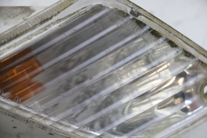 photo de REAR RIGHT TURN SIGNAL PIAGGIO VESPA GRANTURISMO 200 (2004 - 2005) - Zoom on usage condition