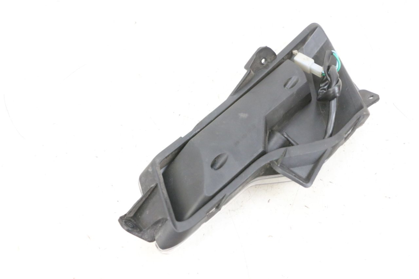 photo de REAR RIGHT TURN SIGNAL EFUN PUSA 1 - Fixing points details